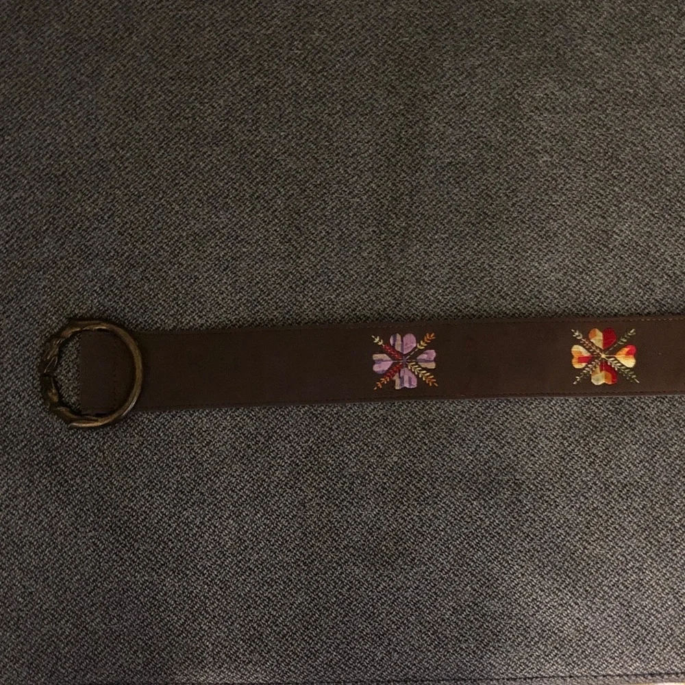 Embroidered Brown Belt with lions heads Buckle